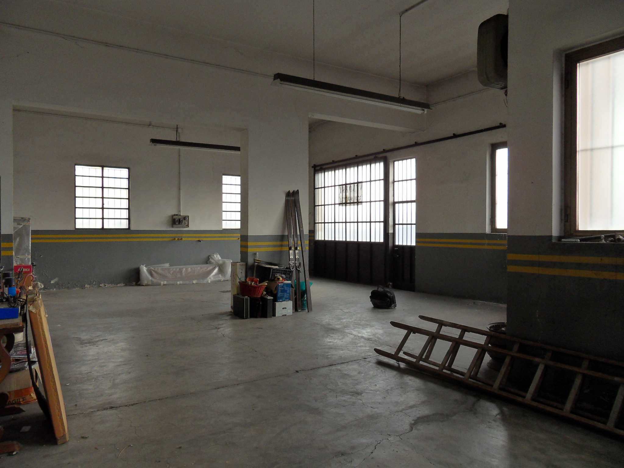 STABILE COMPOSTO DA LABORATRO CON MAGAZZINO, / UFFICI O APPATAMENTI, TERRENO, PIAZZALE D'ENTRATA