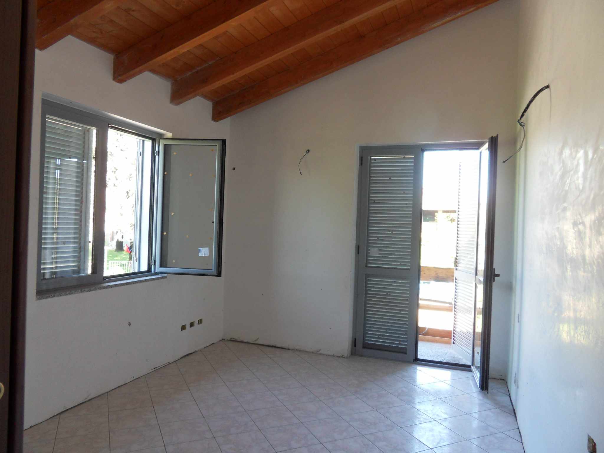 BRENNA (COMO): Trilocale di nuova costruzione com impianto solare termico