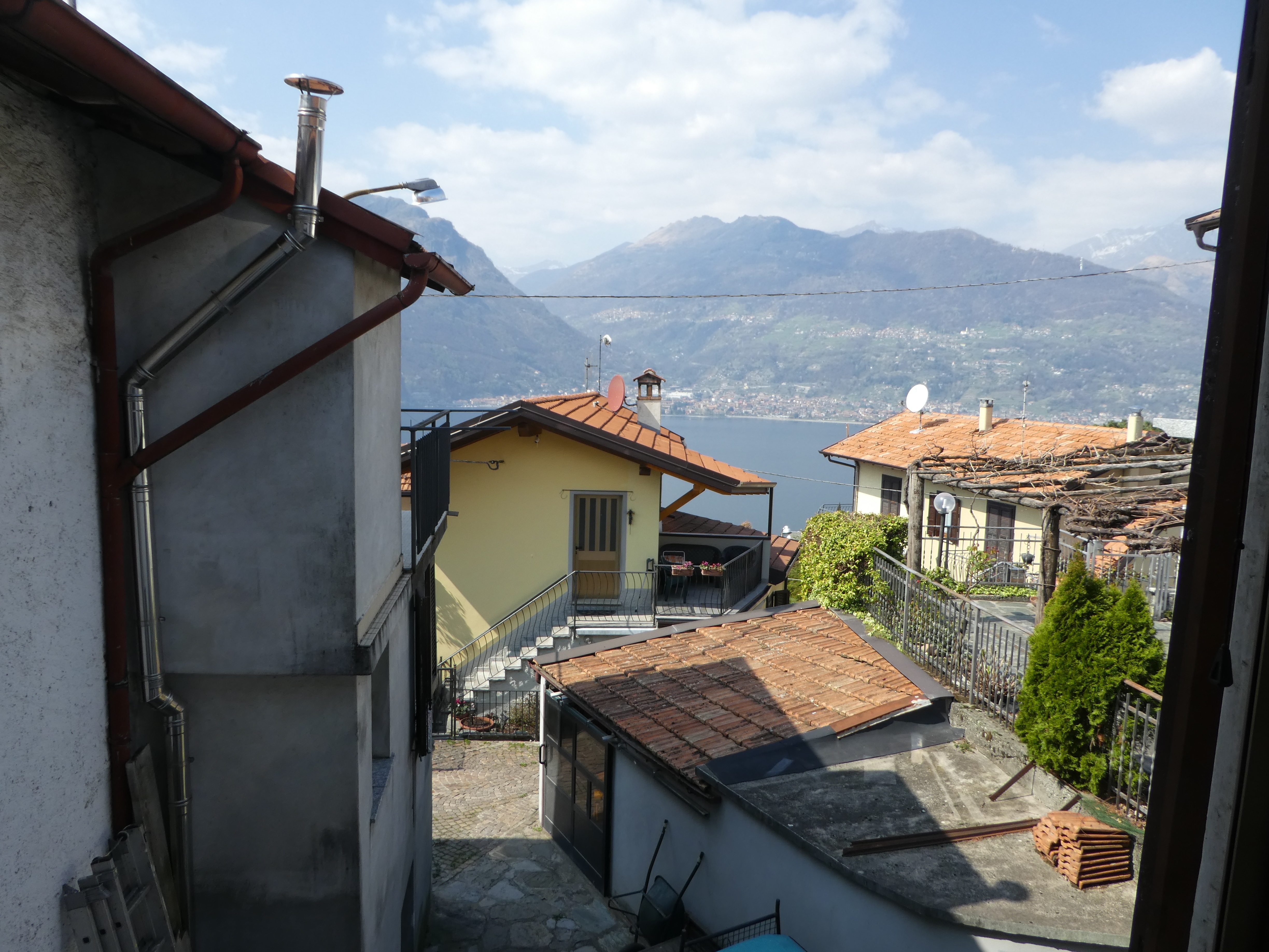 Colico (Co) : Porzione di casa su 2 livelli con vista lago