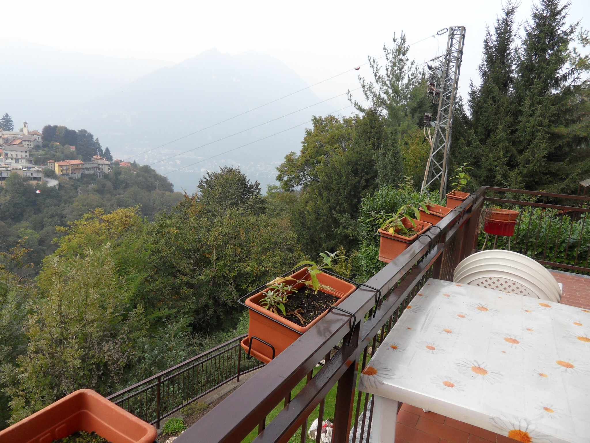 Faggeto Lario - Fr.Lemna (COMO): Casa indipendente su due livelli di 110 mq. con vista lago