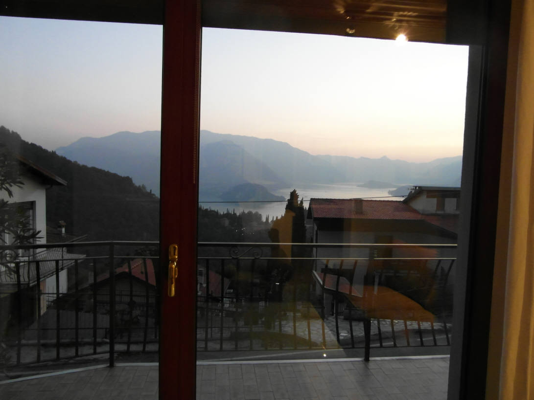 Doppio click per dettaglio immobile Perledo (LC) : Bilocale signorile con vista lago e giardino + terreno di 5000 mq.