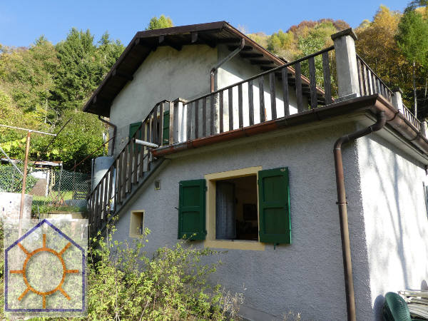 Veleso (Co) : Casa indipendente su 2 livelli con terrazza di 20 mq. e con 900 mq di giardino