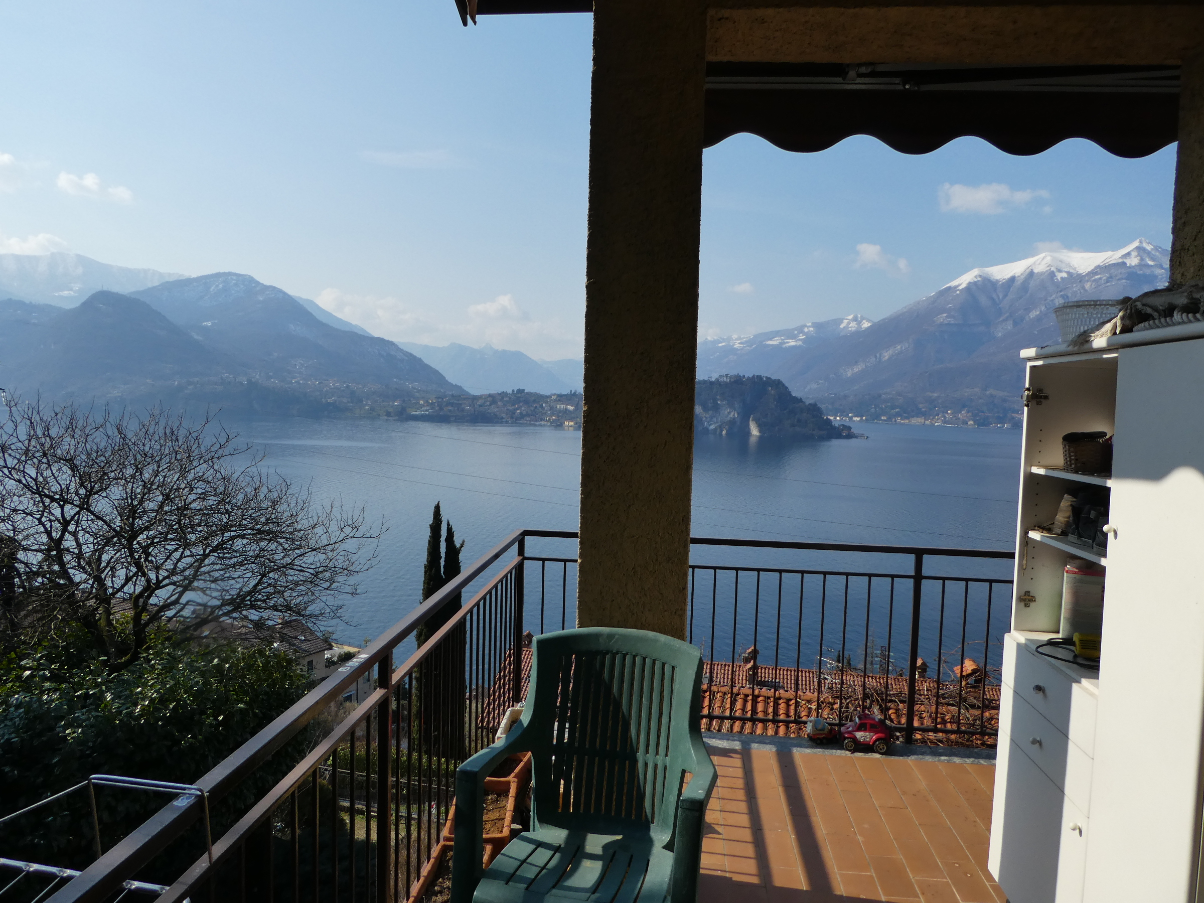 VARENNA (LC) : Casa indipendente con stupenda vista lago, giardino di 500 mq. box
