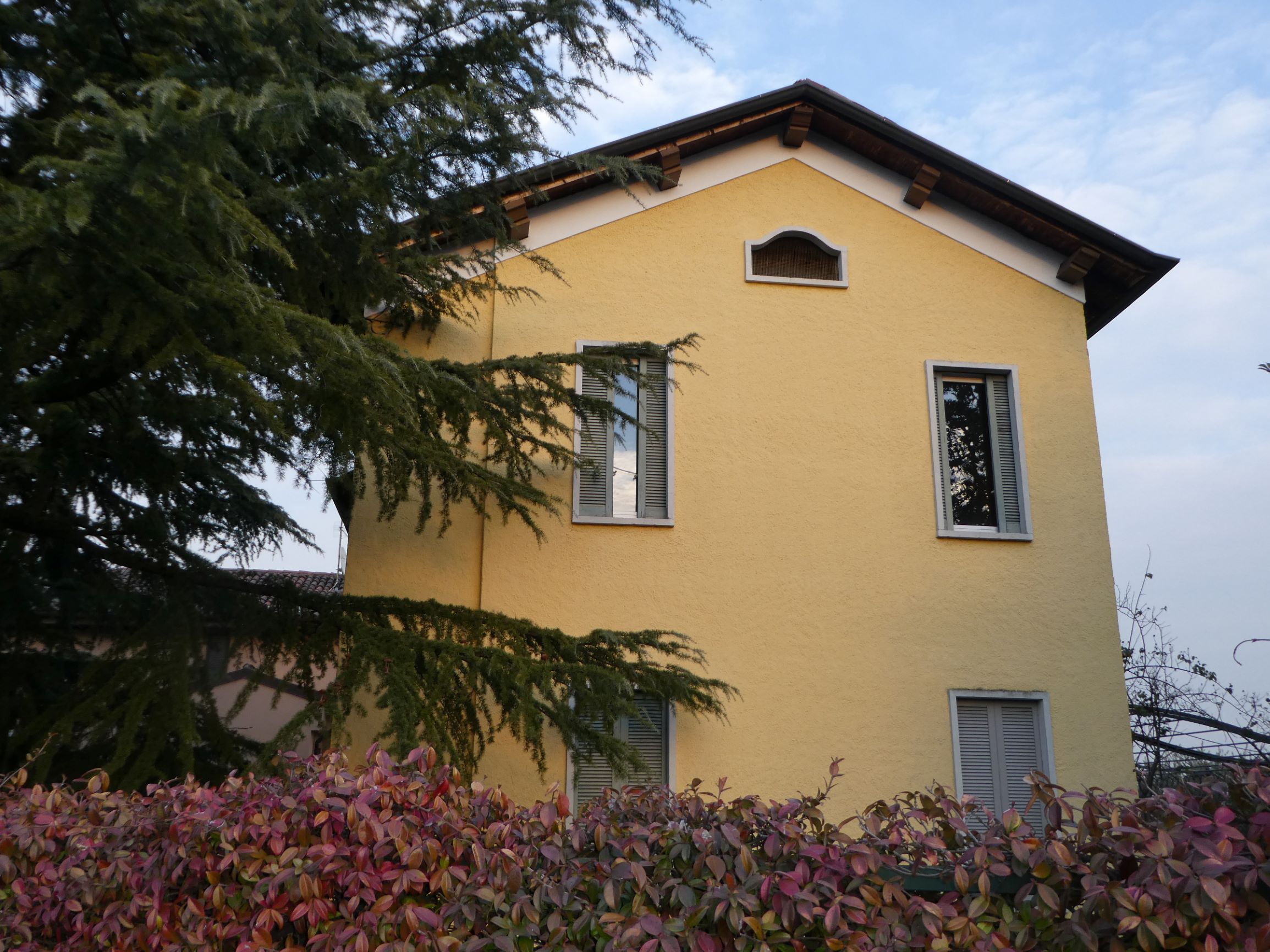 Lambrugo (Co): Villa singola con giardino