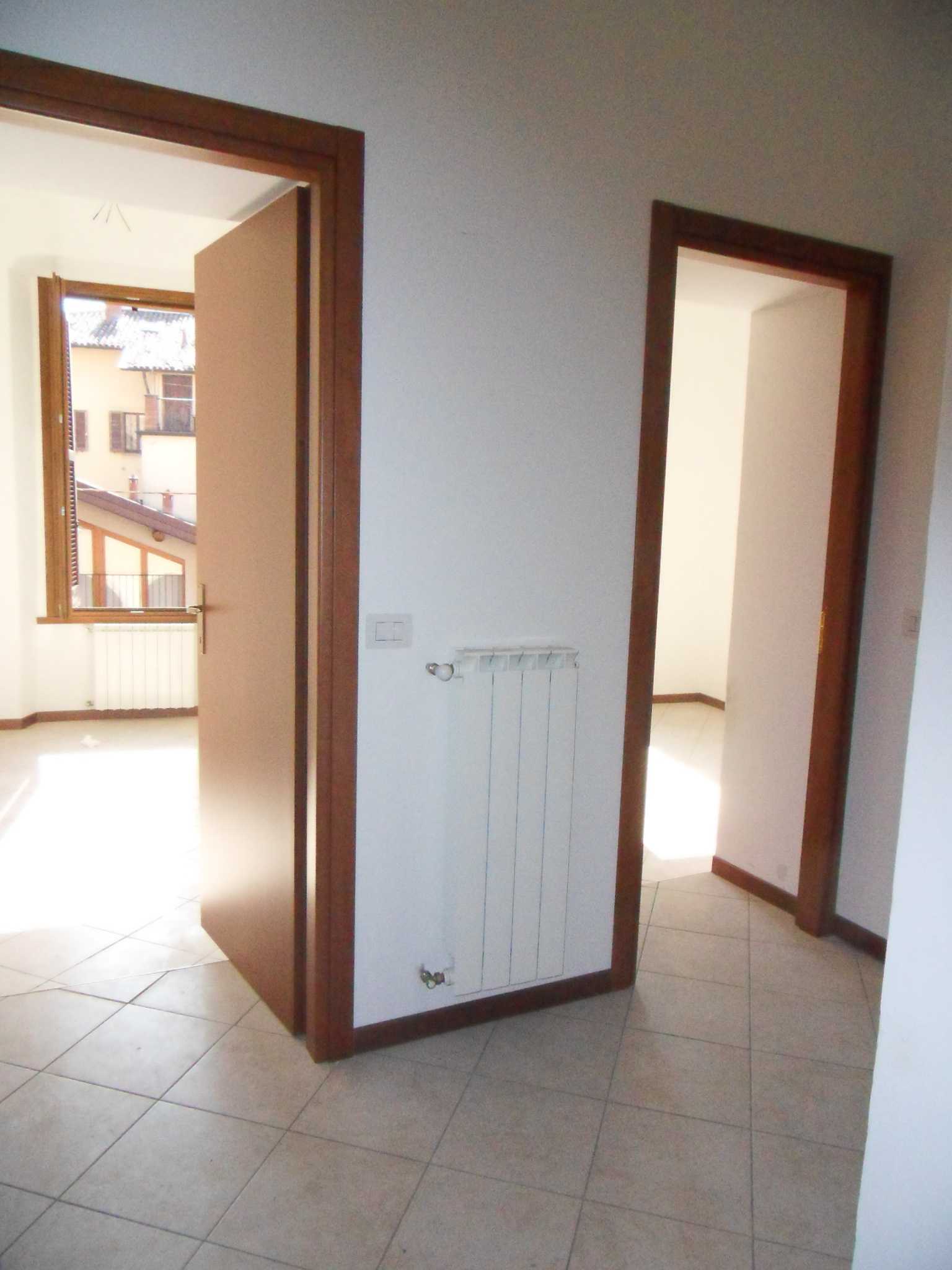 ALBAVILLA (COMO): In centro, trilocale ristrutturato a nuovo di 90 mq. al 1° P.