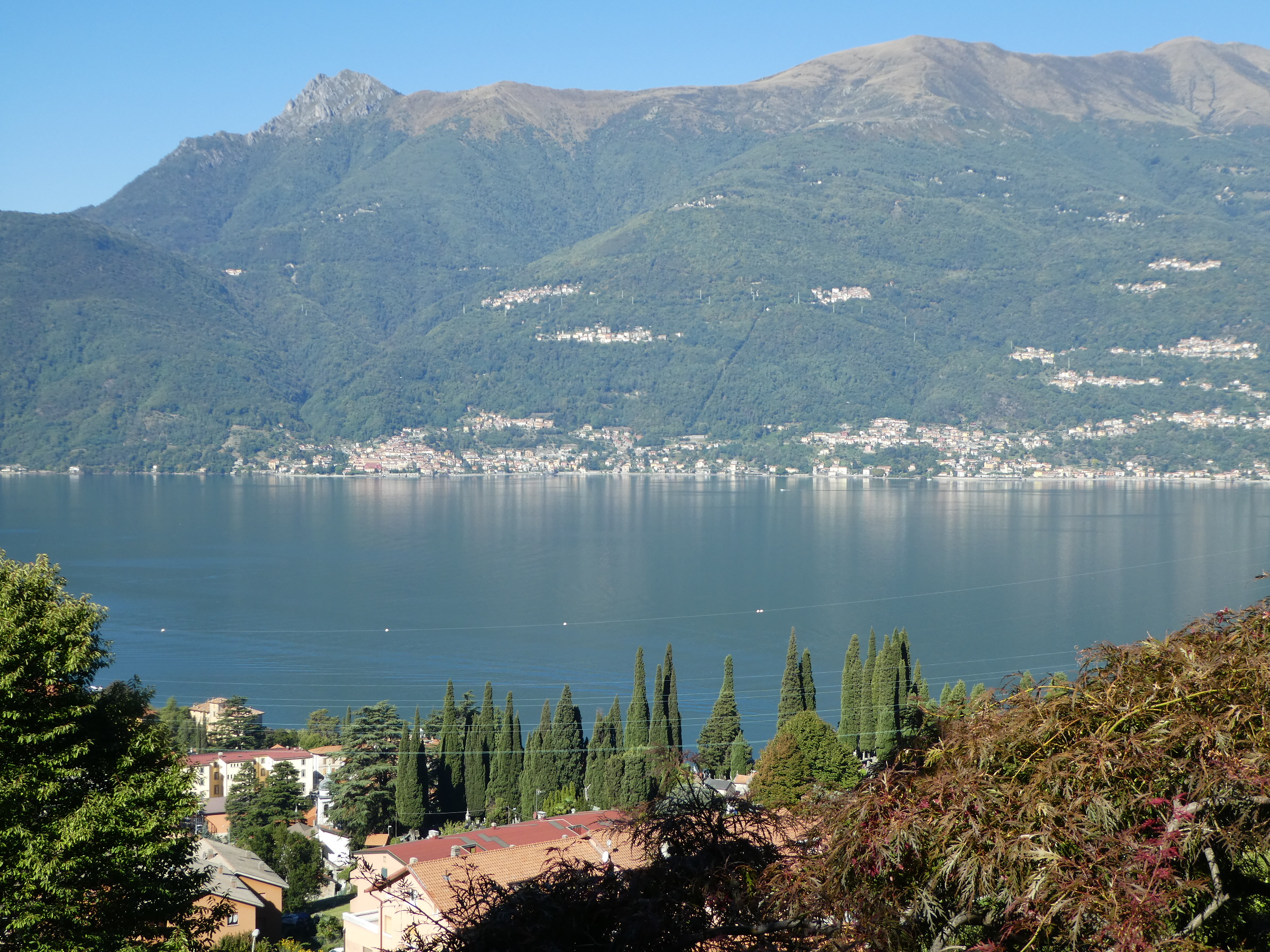 Bellano (LC) : Villa singola con 1000 mq. di giardino in piano, meravigliosa vista lago