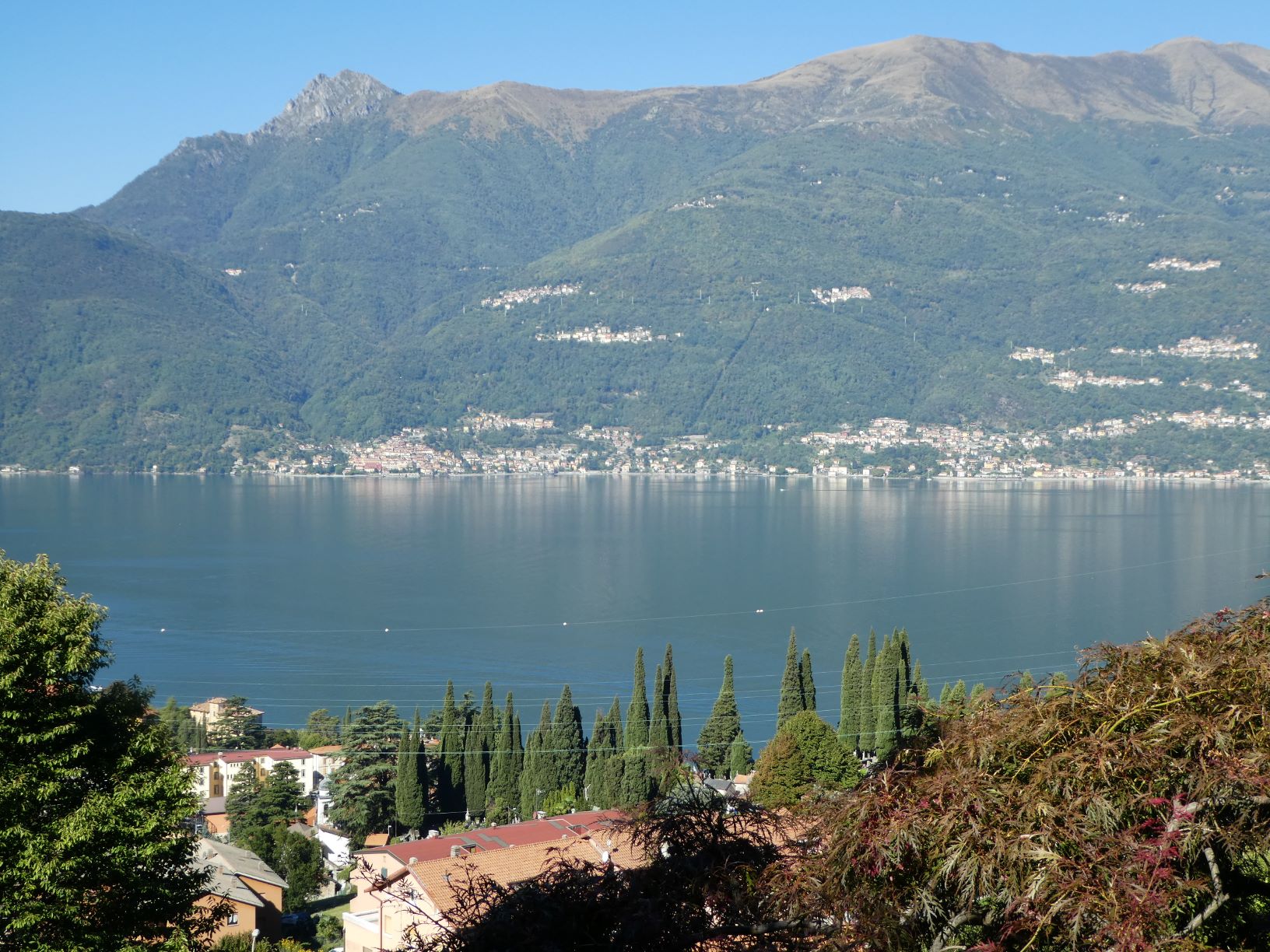 Bellano (LC) : Villa singola con 1000 mq. di giardino in piano, meravigliosa vista lago