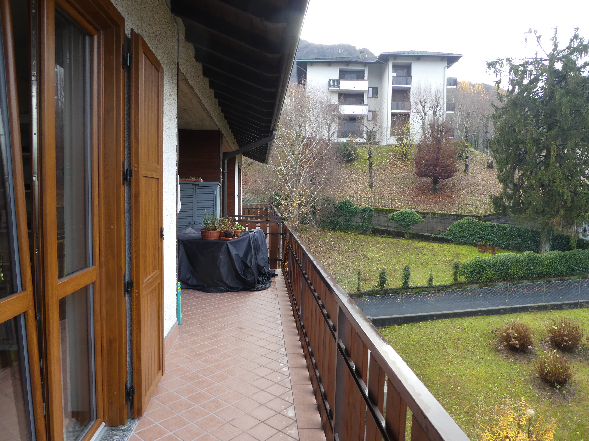 Cremeno (LC) : Appartamento con vista panoramica, ampia terrazza su 3 lati, box, cantina