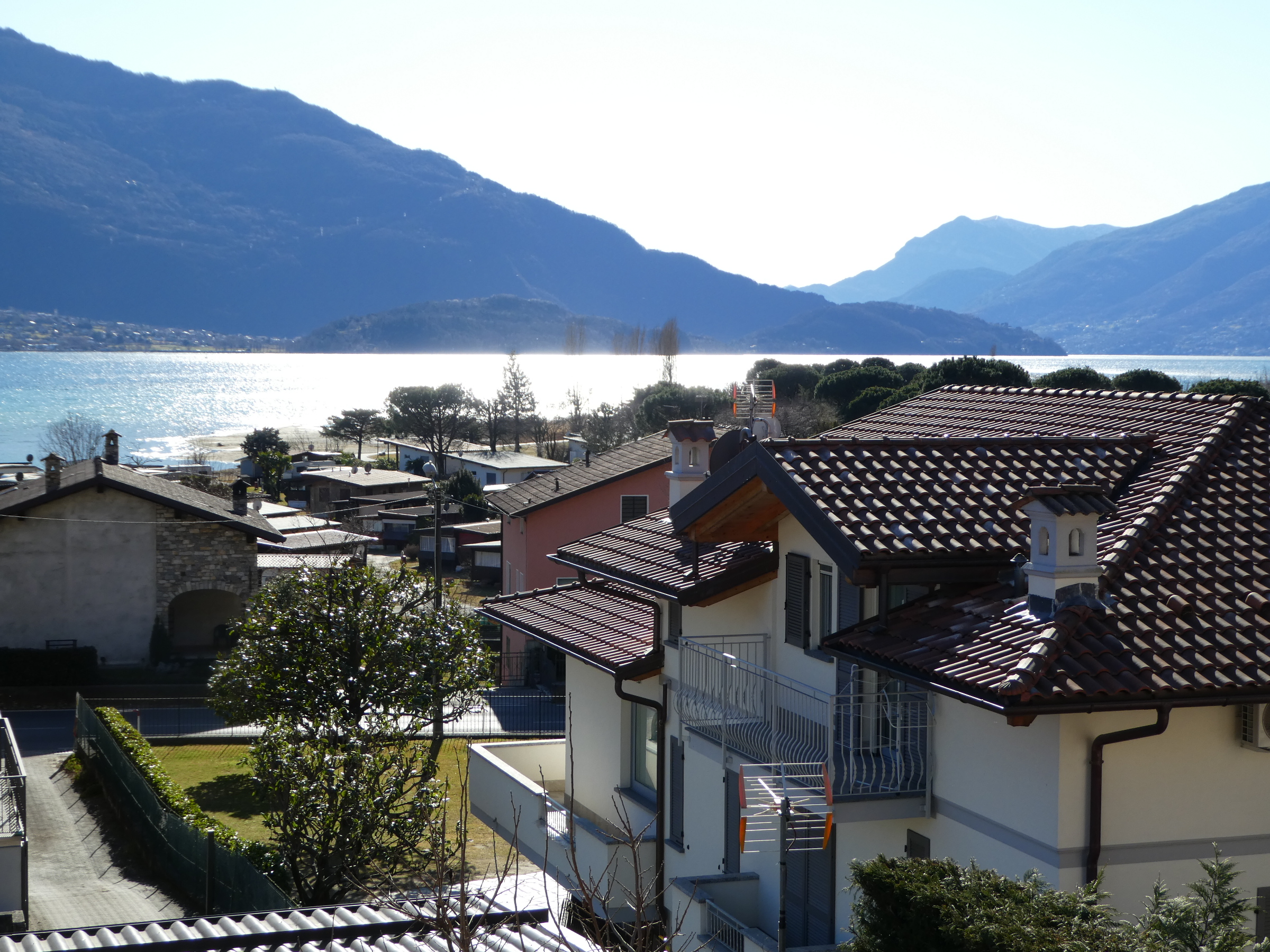 Sorico (CO) : Villetta a schiera vicina al lago con box.