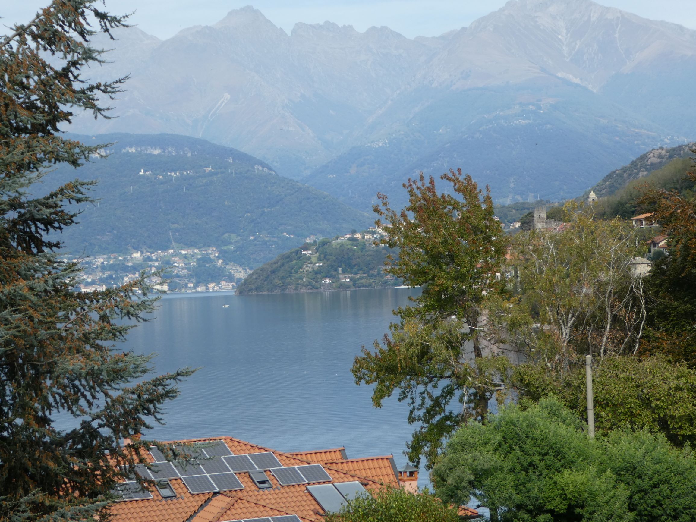 Dervio (LC) Appartamento con vista lago, posto auto, cantina