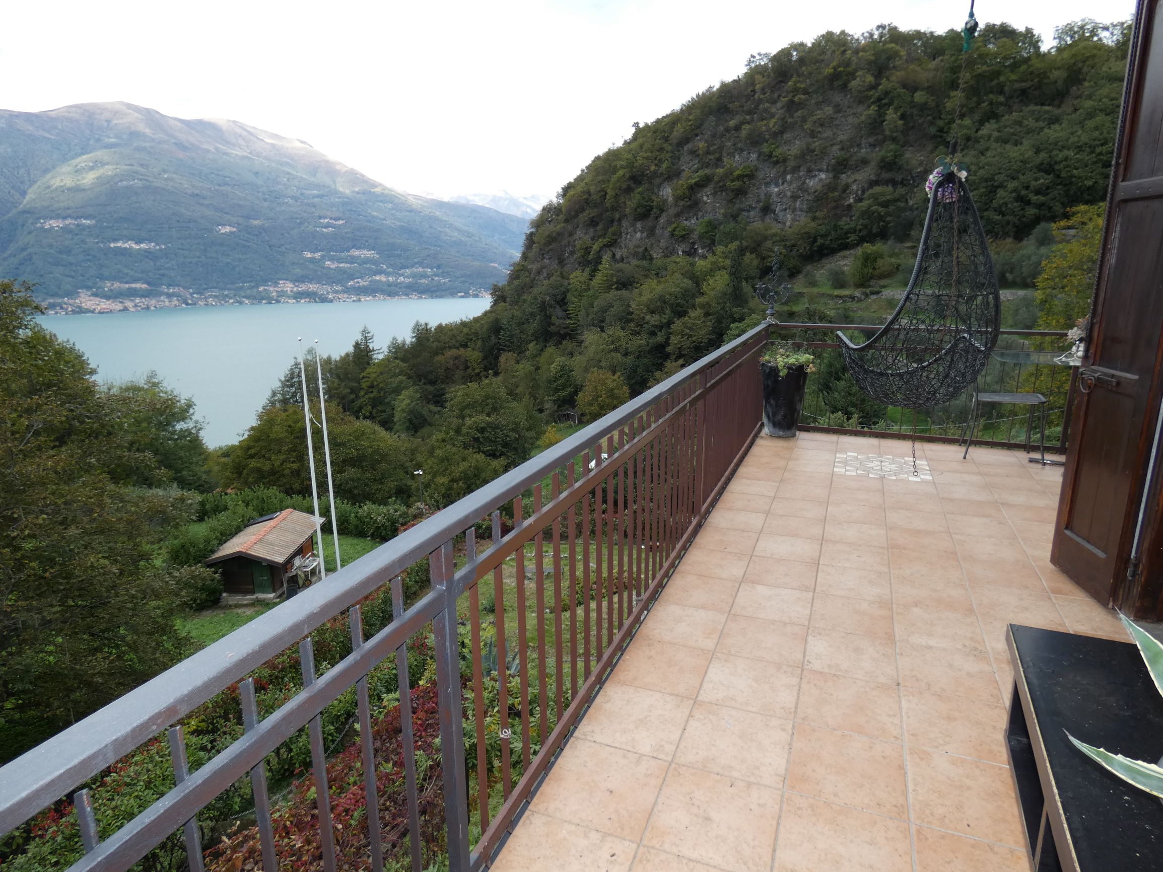 Perledo (LC) : Villa bifamiliare con vista lago