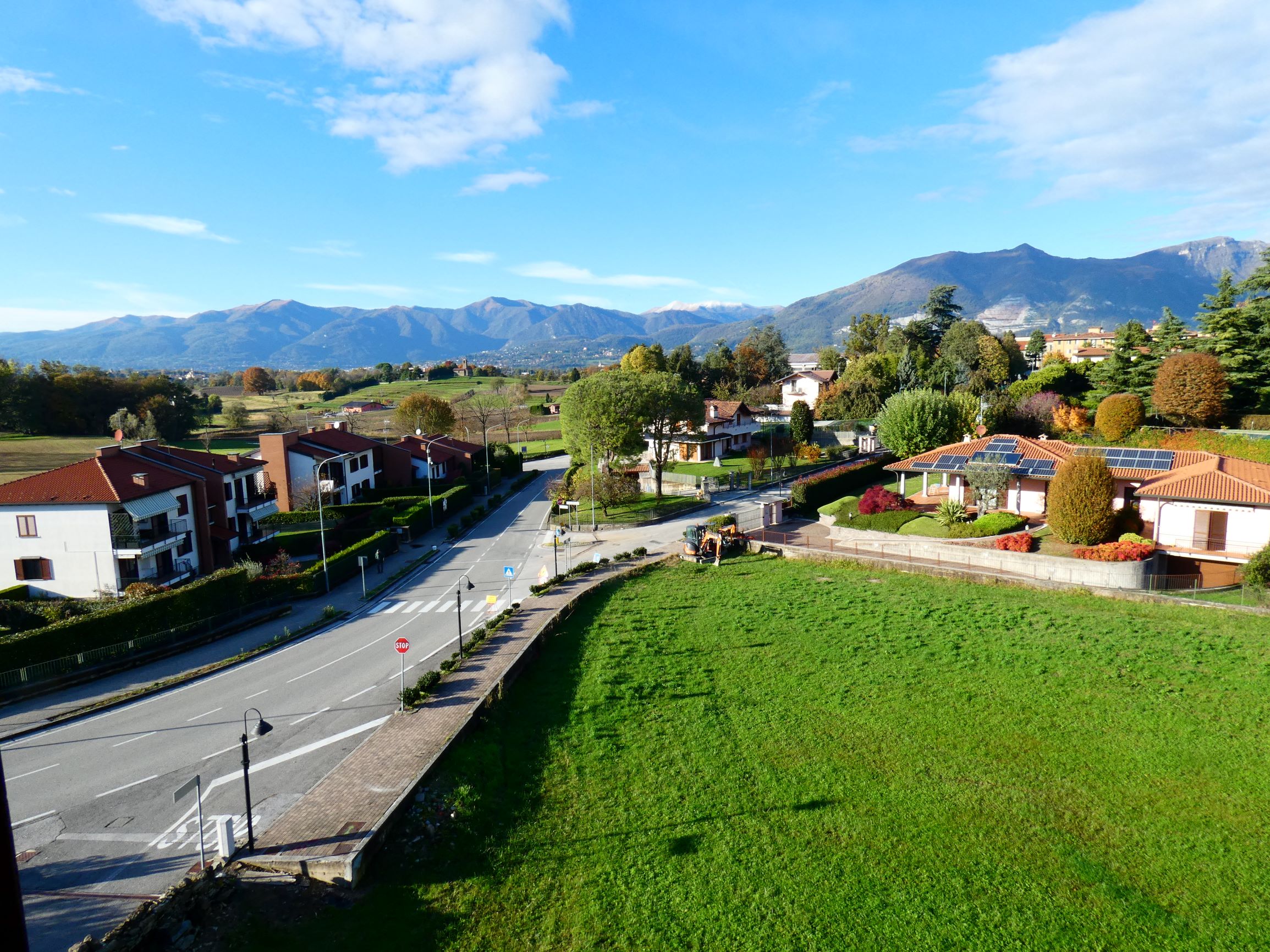 Garbagnate Monastero (LC) : Bilocale di ampia metratura con posto auto e cantina.