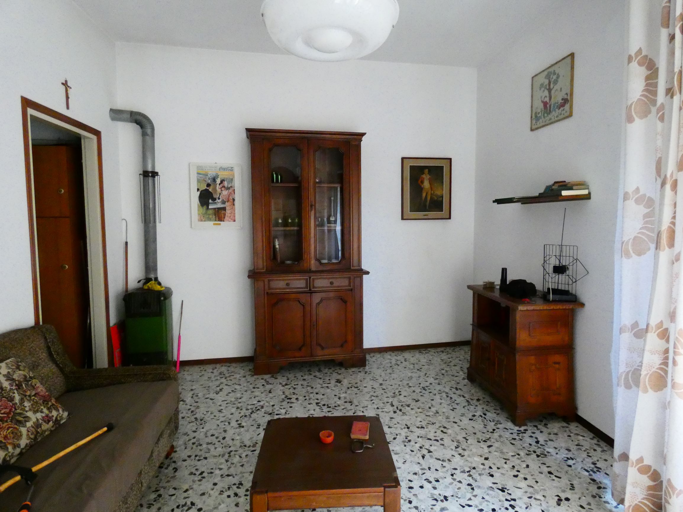 Perledo (LC) : Bilocale in antico borgo, cantina