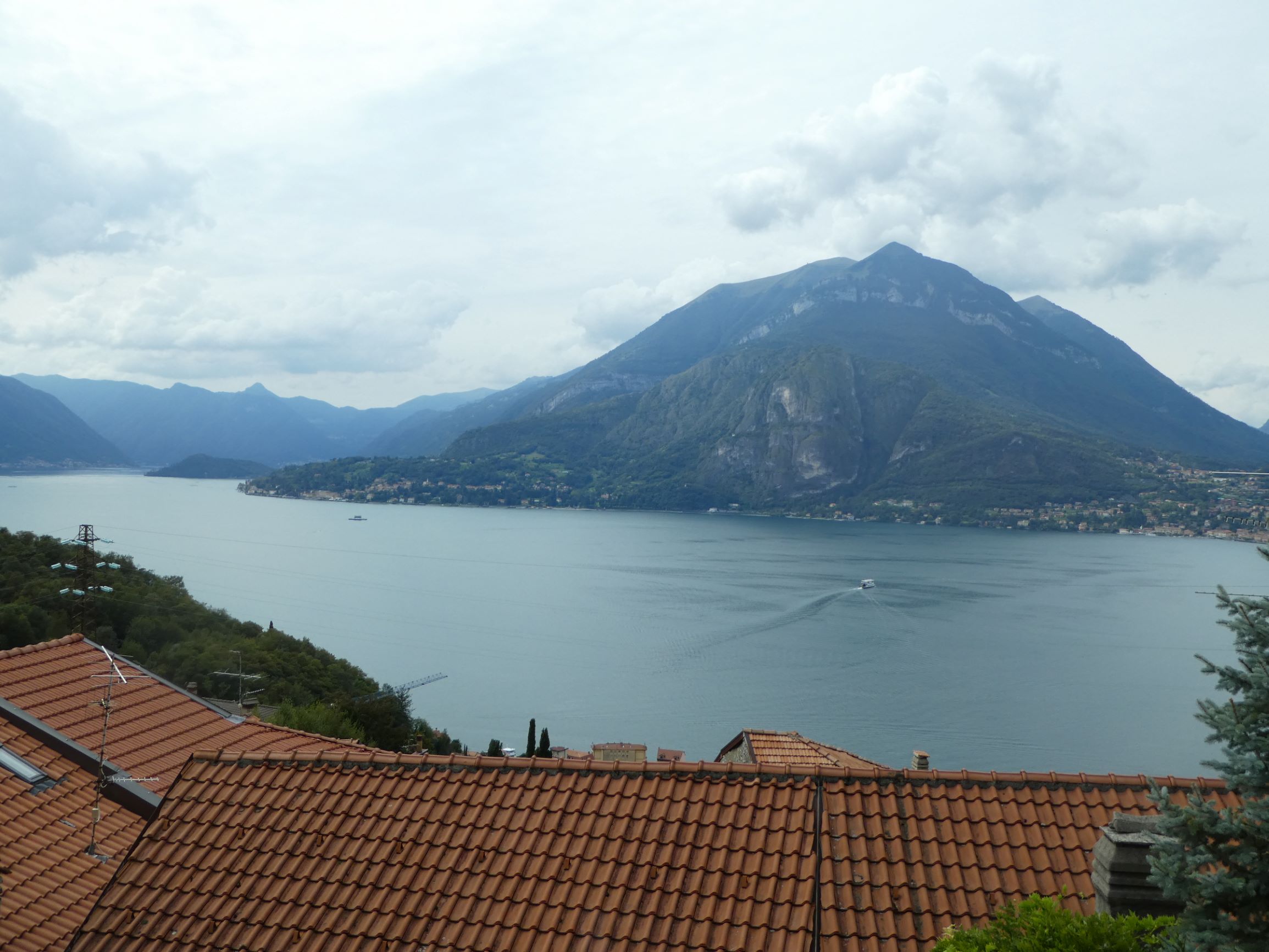 Perledo (LC) Porzione di casa ristrutturata con vista lago, doppio box