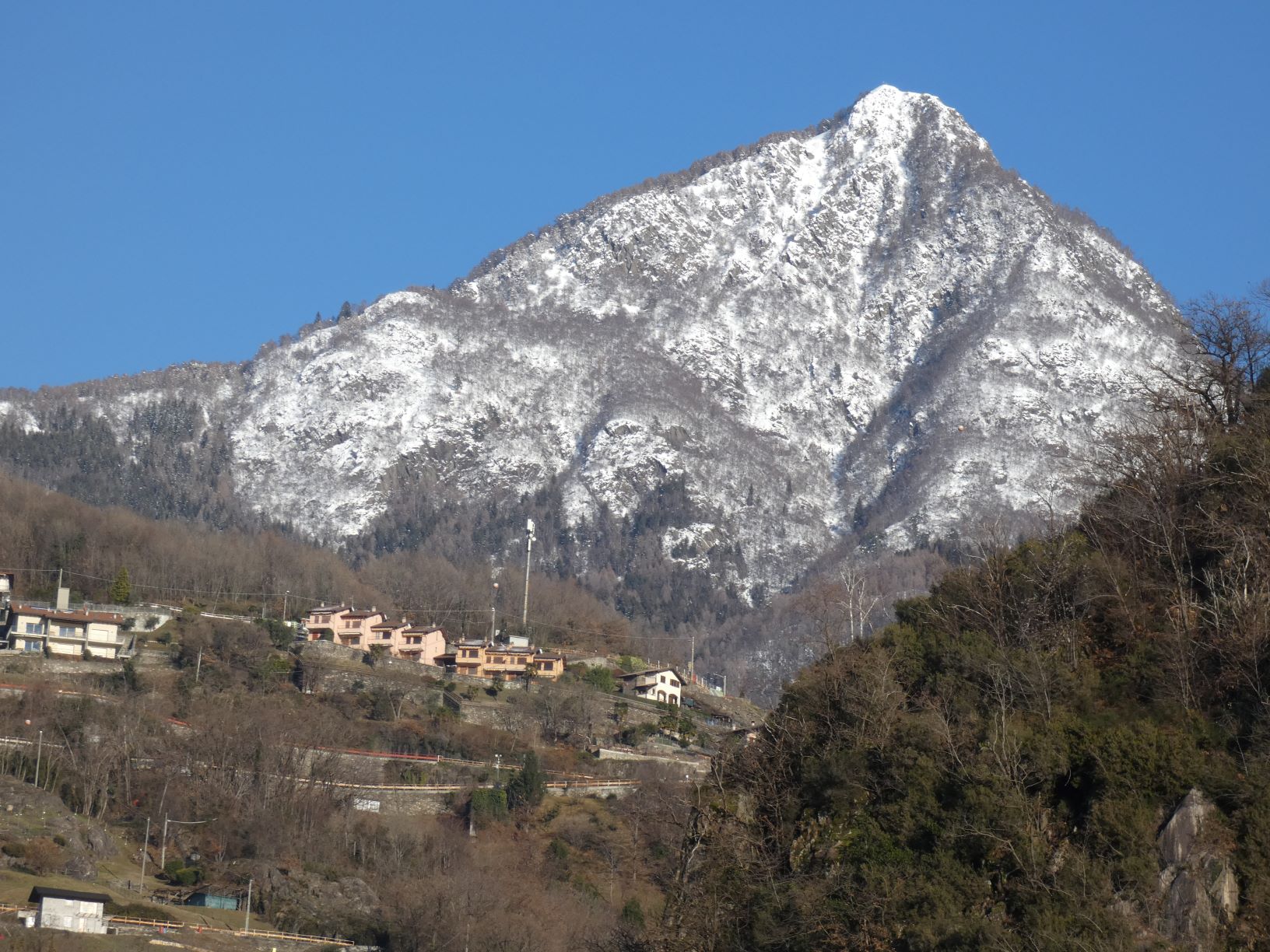 Dervio (LC) : Quadrilocale con garage in centro paese