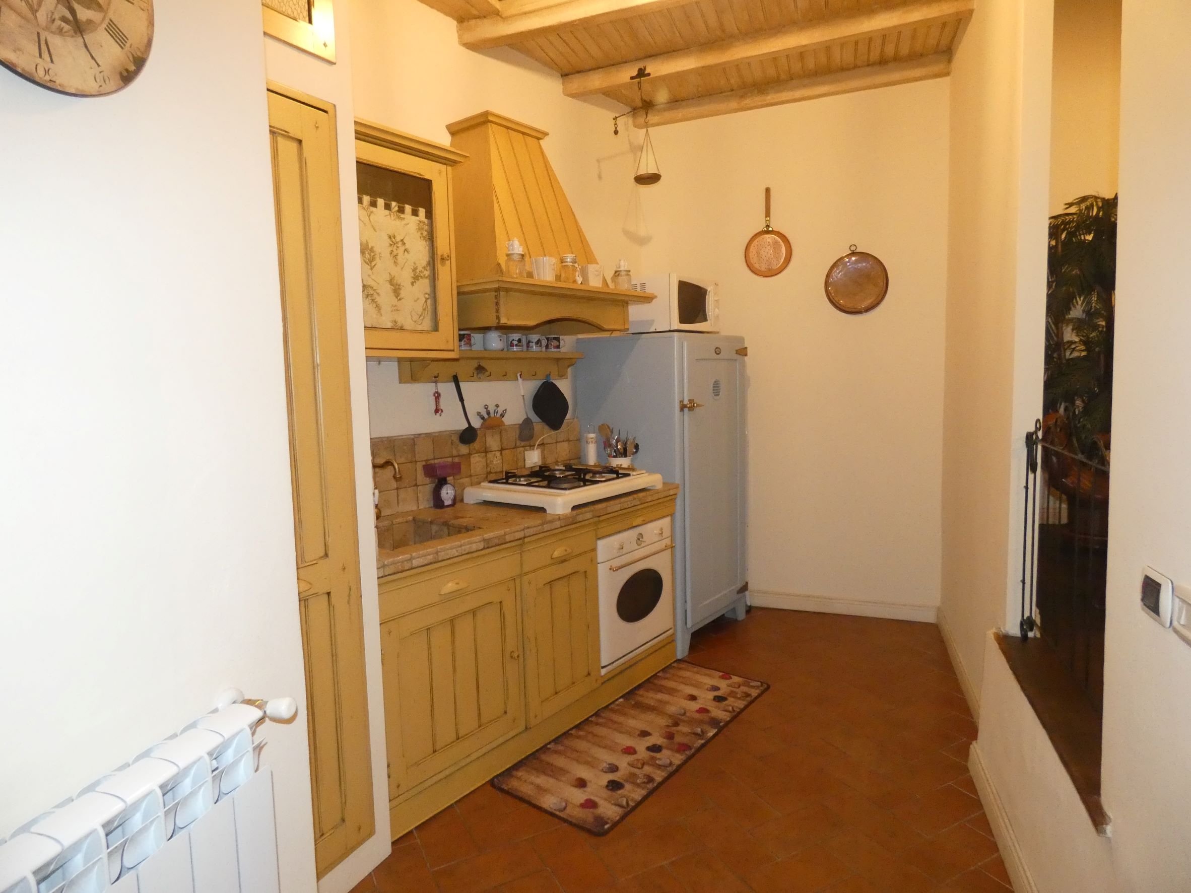 Magreglio (LC) : Appartamento arredato in centro paese con box