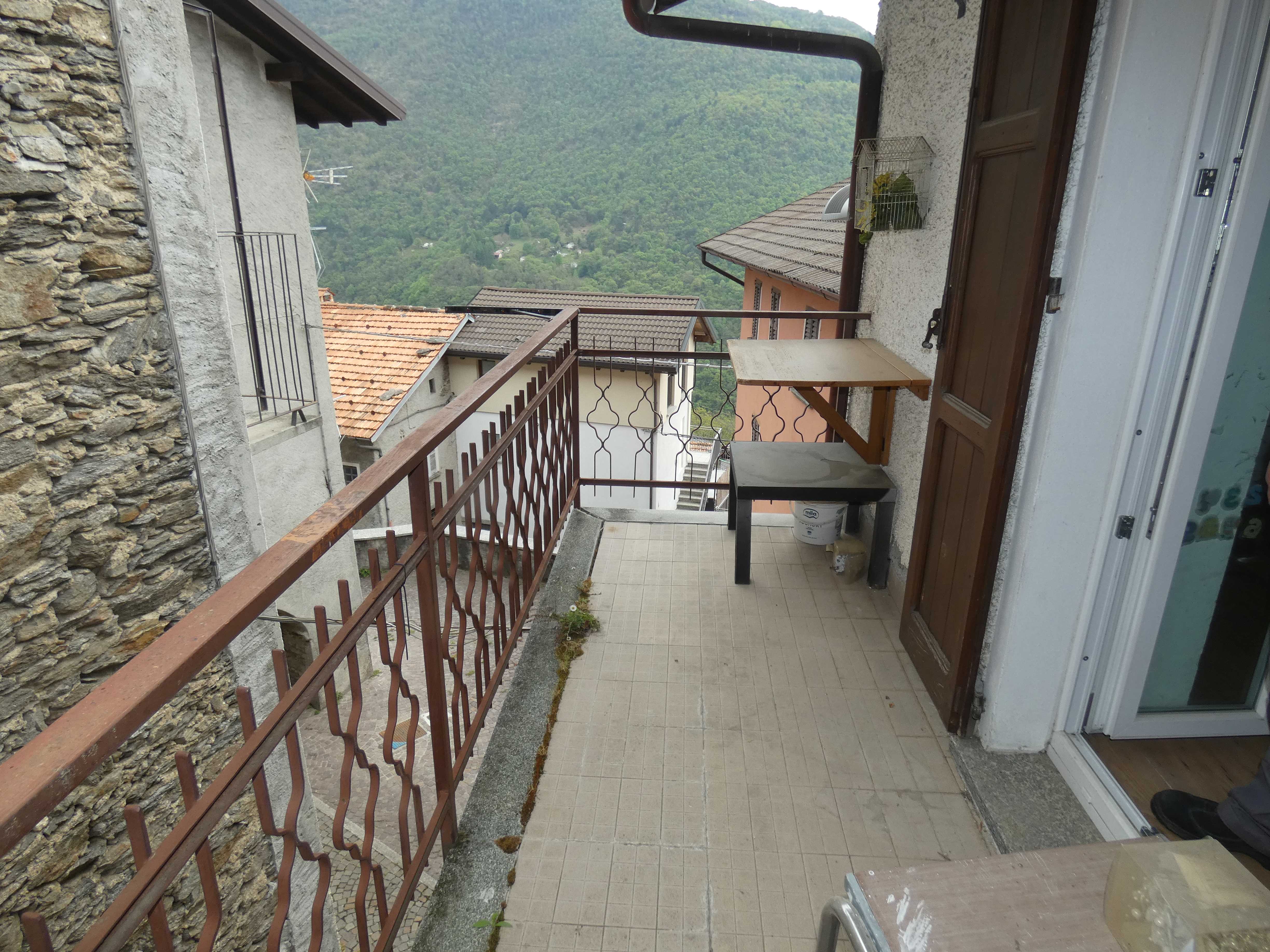 Valvarrone (LC) : Vestreno: Casa indipendente libera su quattro lati di tre livelli 