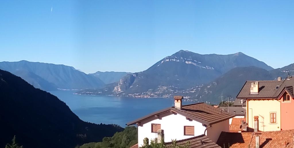 Vestreno (LC) : Casa indipendente con giardino e vista lago completamente ristrutturata