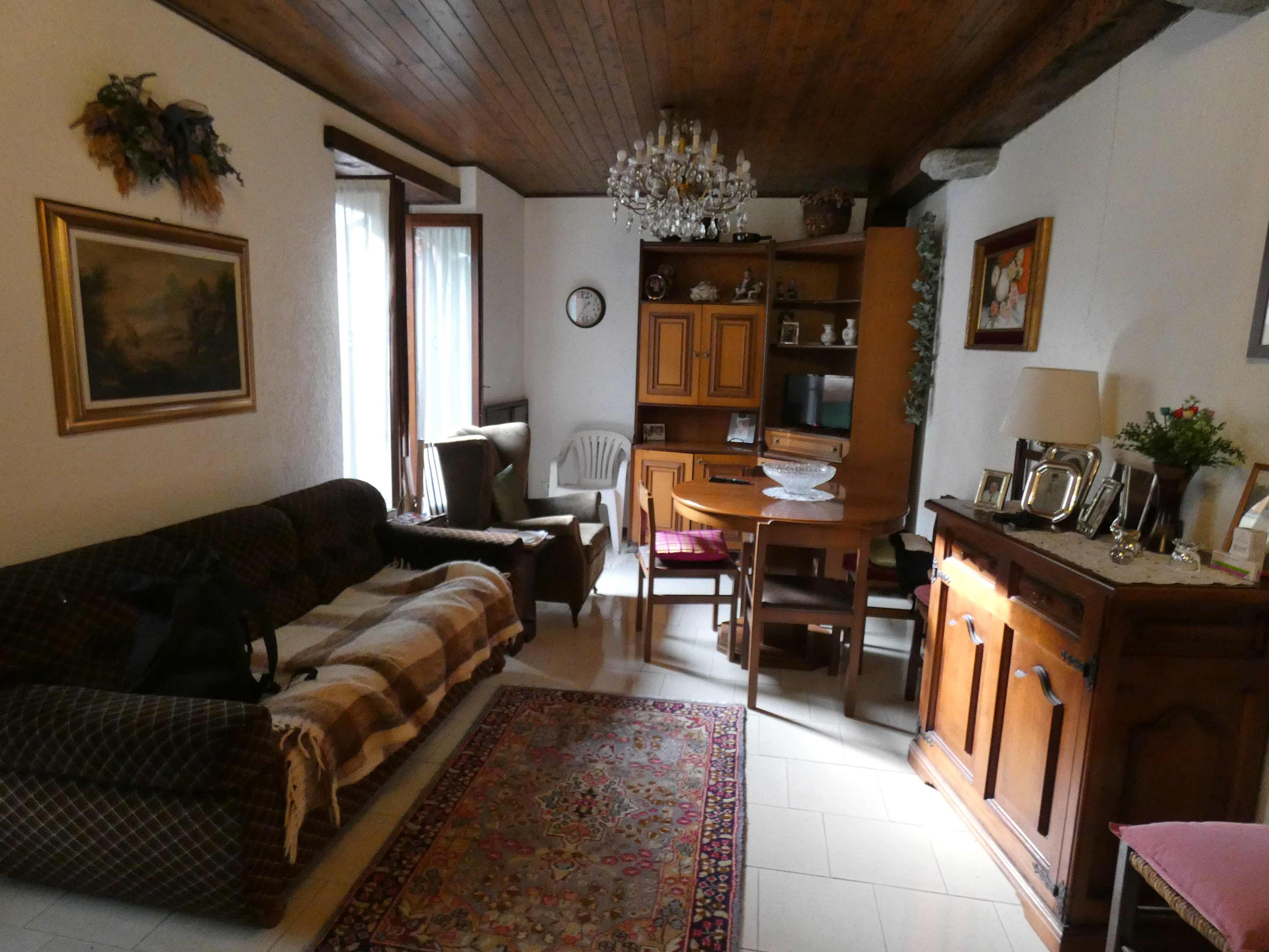 Sormano (Co): Casa terra cielo su 2 livelli oltre ad ampio sottotetto