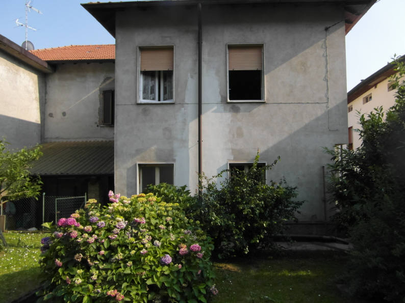 Barzano (LC) : Porzione di casa con giardino su 3 livelli