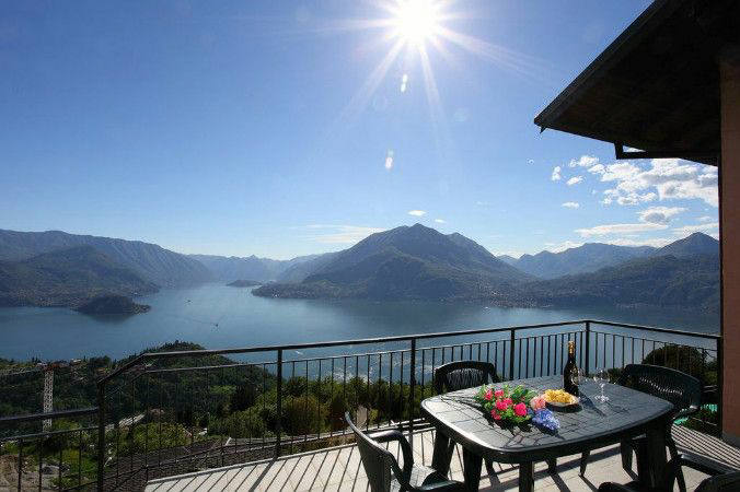 PERLEDO (LC) :Villa bifamigliare singola, box giardino, ampia terrazza con vista lago