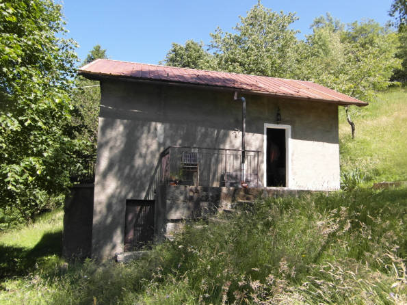 Sueglio (LC) : rustico su 2 livelli