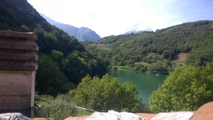 Colico (LC) : Trilocale arredato con vista lago, terrazza di 35 mq. Box