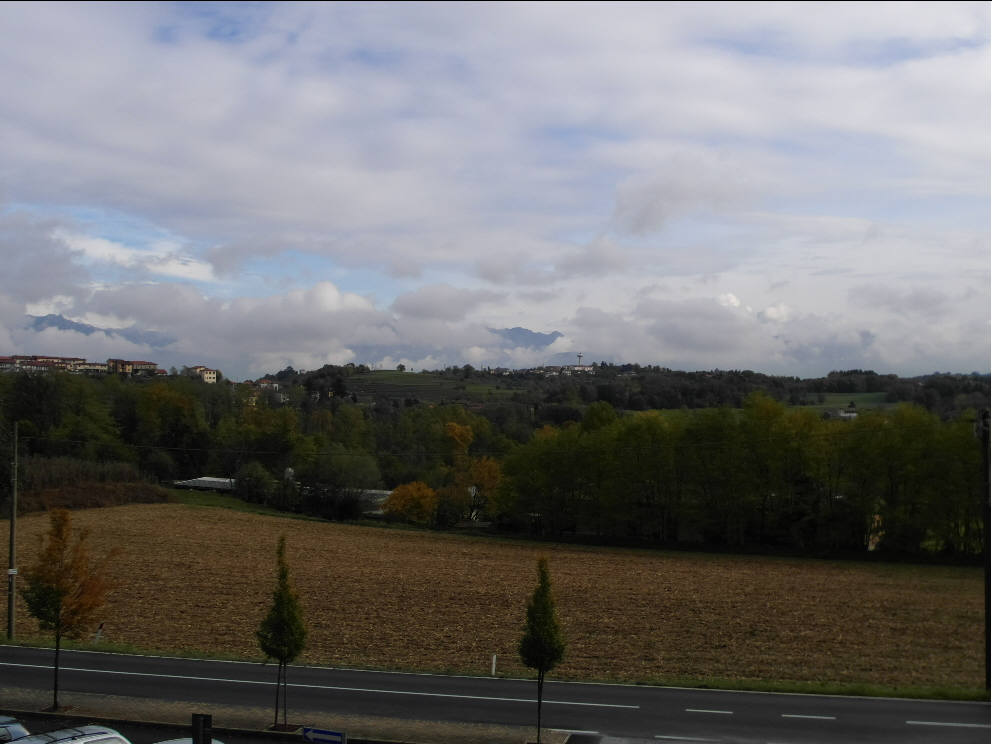 Lambrugo (Co) : trilocale di ampia metratura, vista panoramica, box singolo