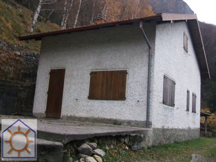 Mandello del Lario (LC) : Baita con vista lago e montagne.