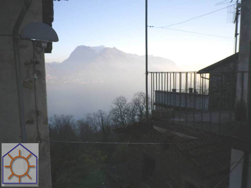 San Siro (Co) : Casetta su 2 livelli con vista lago