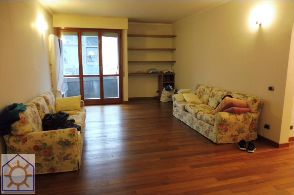 Doppio click per dettaglio immobile Lecco (Lc) : Appartamento signorile con box in zona centrale e vicino al lago