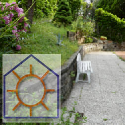 Varenna (Fr. Pino) : Ampio Trilocale con terrazza / giardino, vista lago, box, cantina