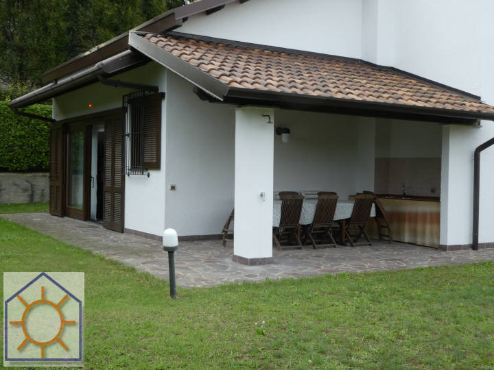 Doppio click per dettaglio immobile Inverigo (Co) : Villa singola con 565 mq di giardino e box quadruplo di 75 mq.