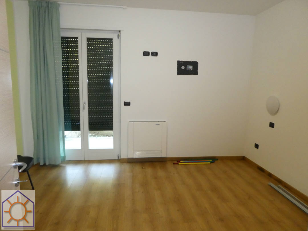 Doppio click per dettaglio immobile Dervio (LC) : In centro paese, appartamento con box, giardino