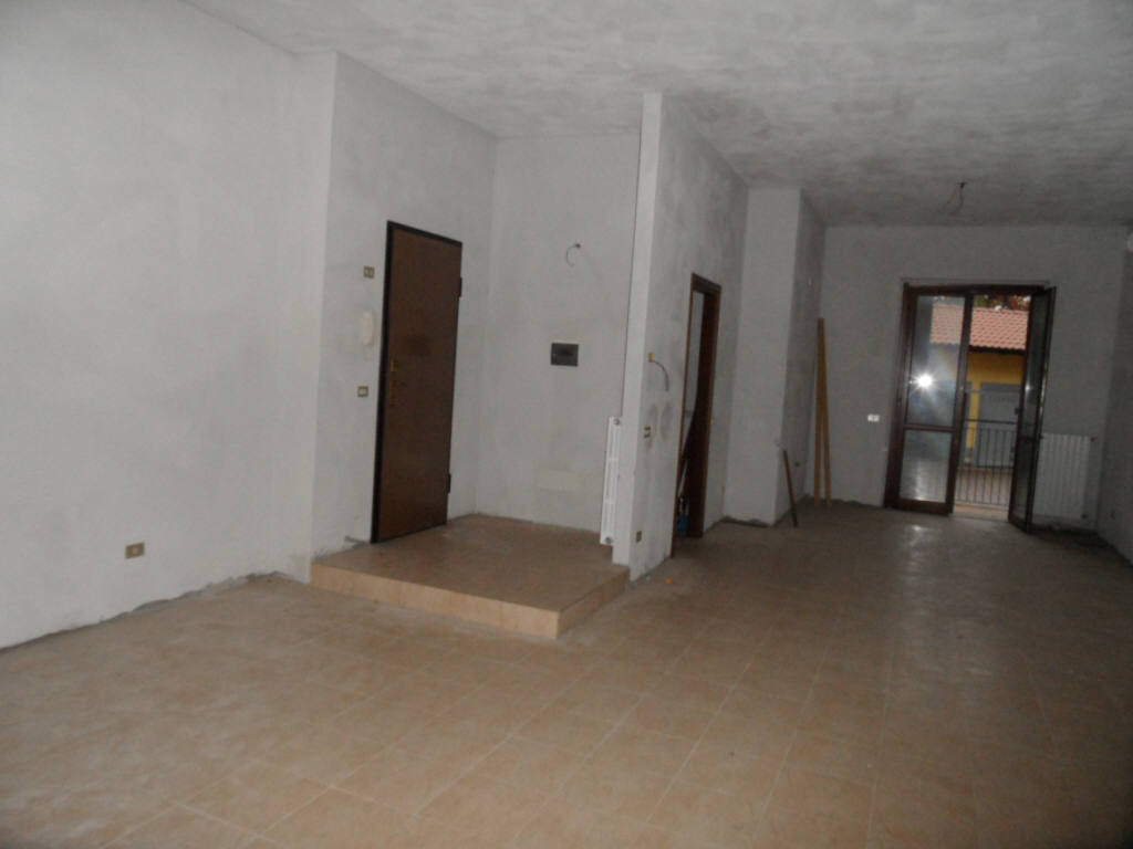 LAMBRUGO (COMO) : Ufficio di 70 mq.