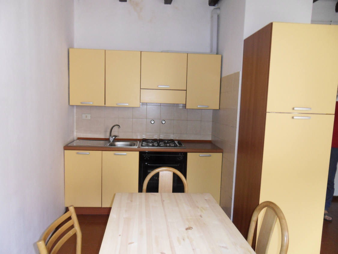 CANZO (CO) Trilocale in centro canzo