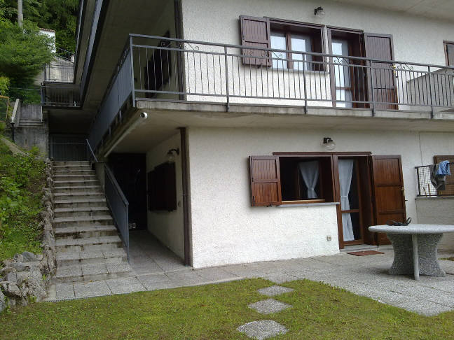 Lanzo d'Intelvi (Co) : Trilocale su 2 livelli con giardino