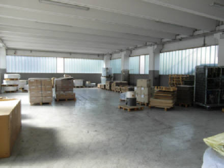 Tavernerio (Co) : Capannone uso commerciale 265 mq.