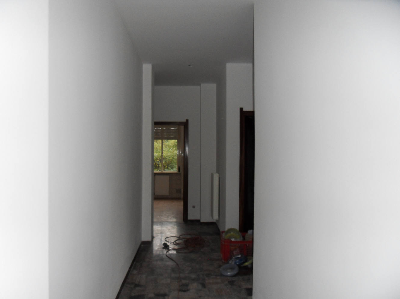 LAMBRUGO (CO) : 3 LOCALI, CIRCA 95 MQ IN CONDOMINIO NON ARREDATO