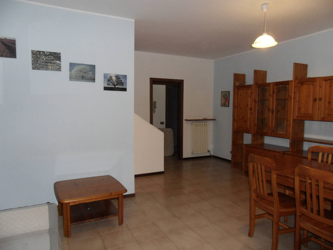 BULCIAGO (LC) : VILLA A SCHIERA SU 3 LIVELLI 3 CAMERE