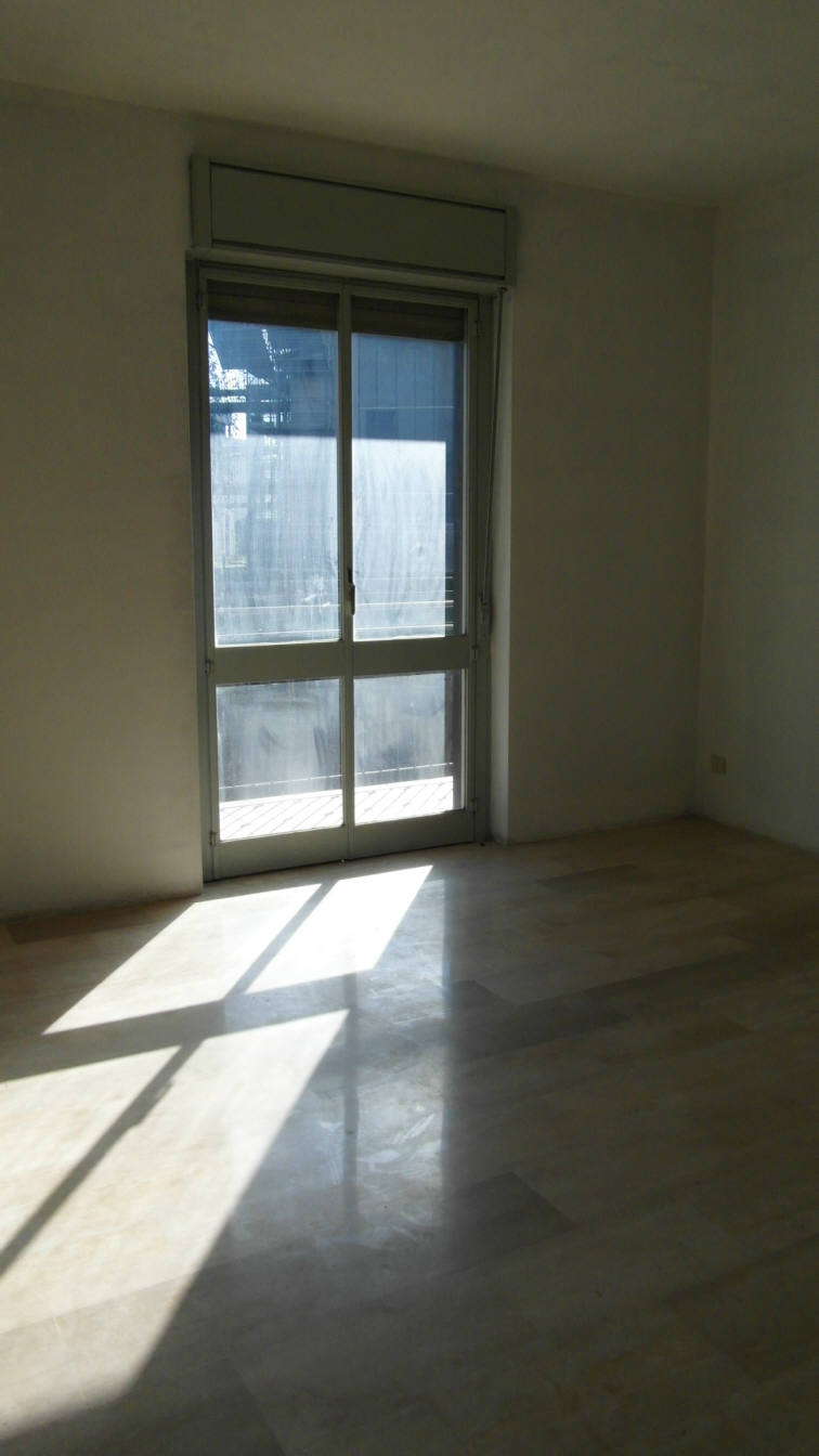 Lambrugo (CO) : Trilocale con area esterna