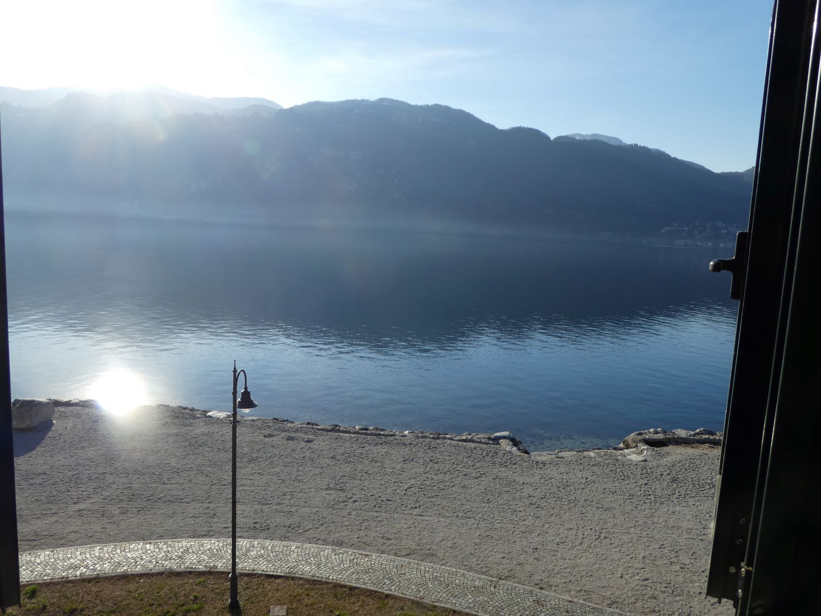 Lierna (LC) : Trilocale fronte lago in residence con piscina e sauna, posto auto