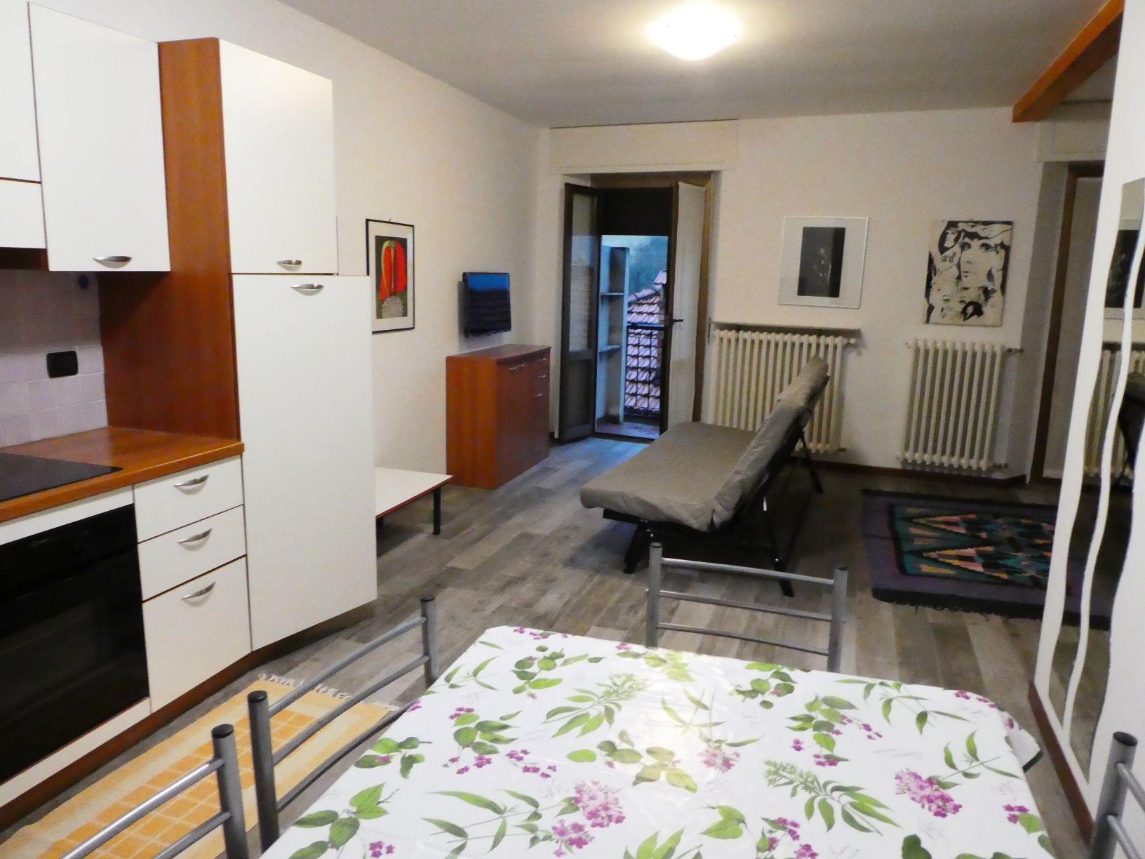 Dervio (LC) : In centro paese appartamento ristrutturato con vista lago, cantina.
