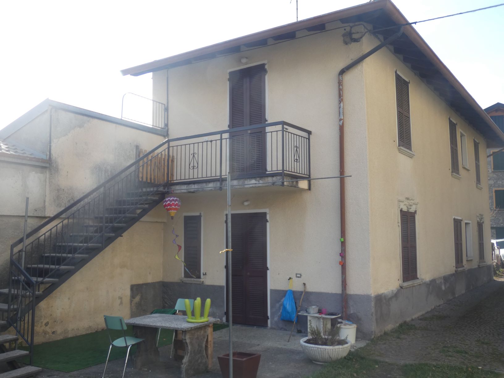 Esino Lario (LC) : Casa indipendente su 2 livelli con giardino