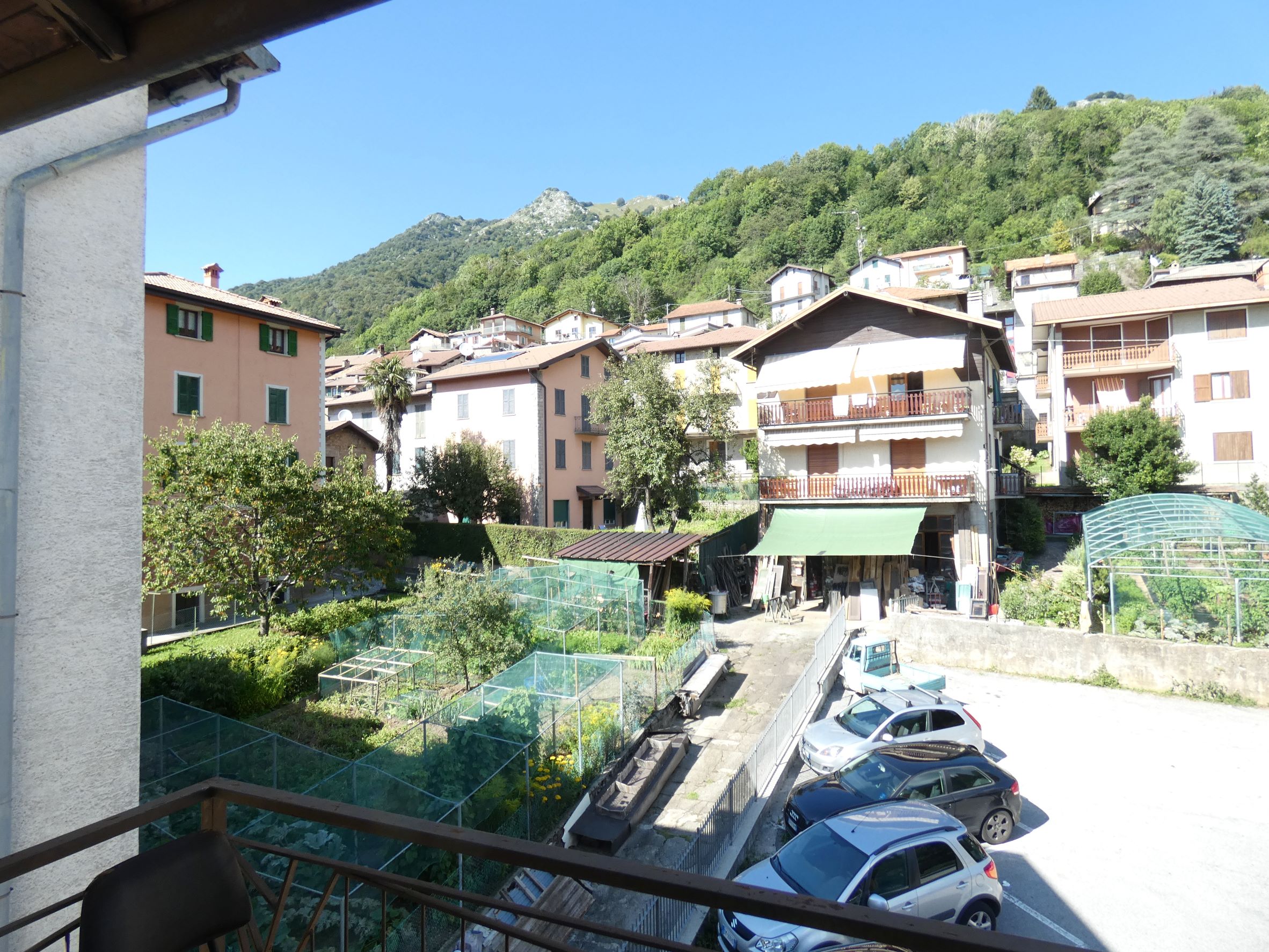 Esino Lario (LC) : Appartamento all'ultimo piano in palazzina centro paese