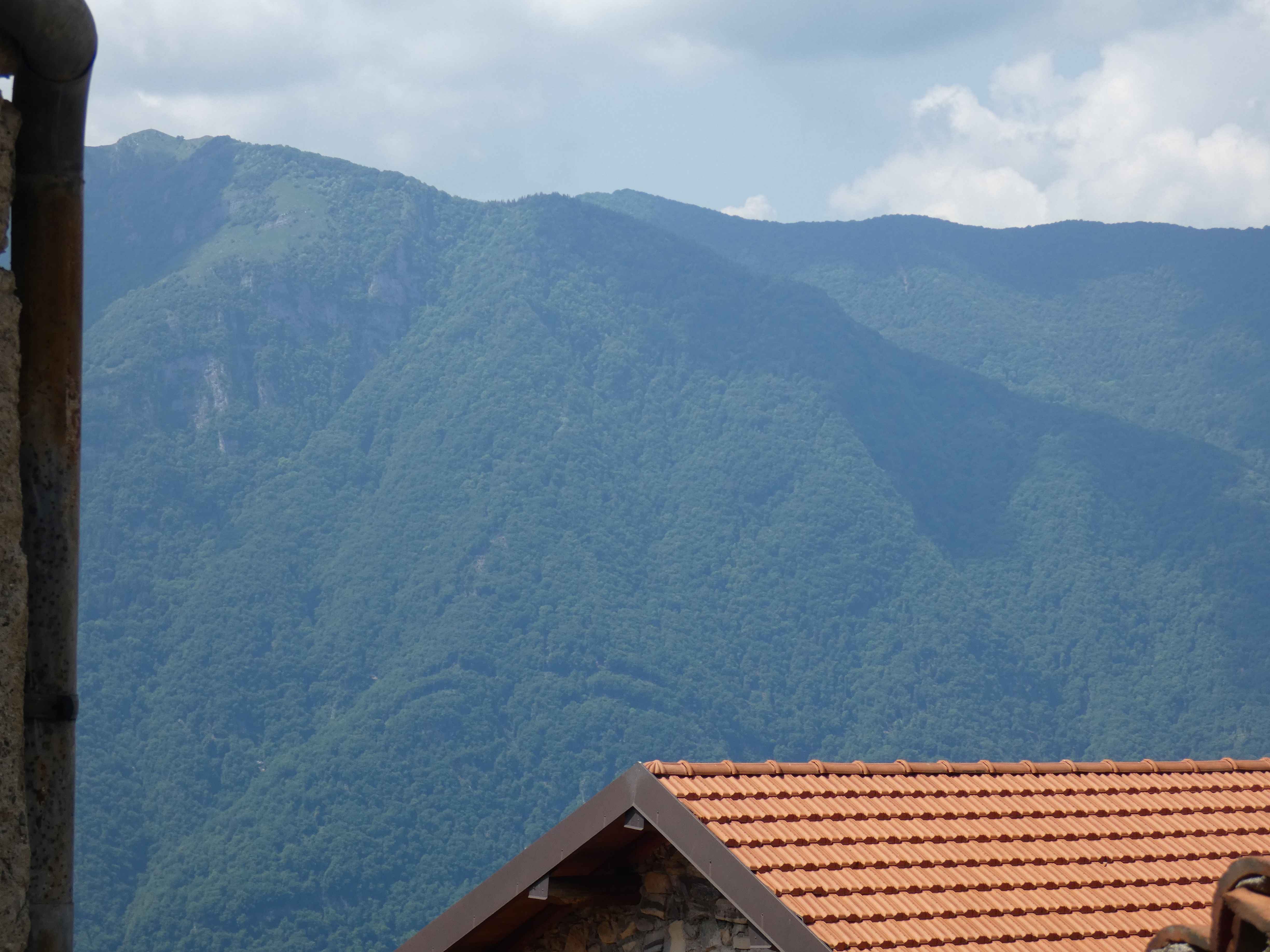 Veleso (Co): In centro paese casa indipendente su 2 livelli + sottotetto