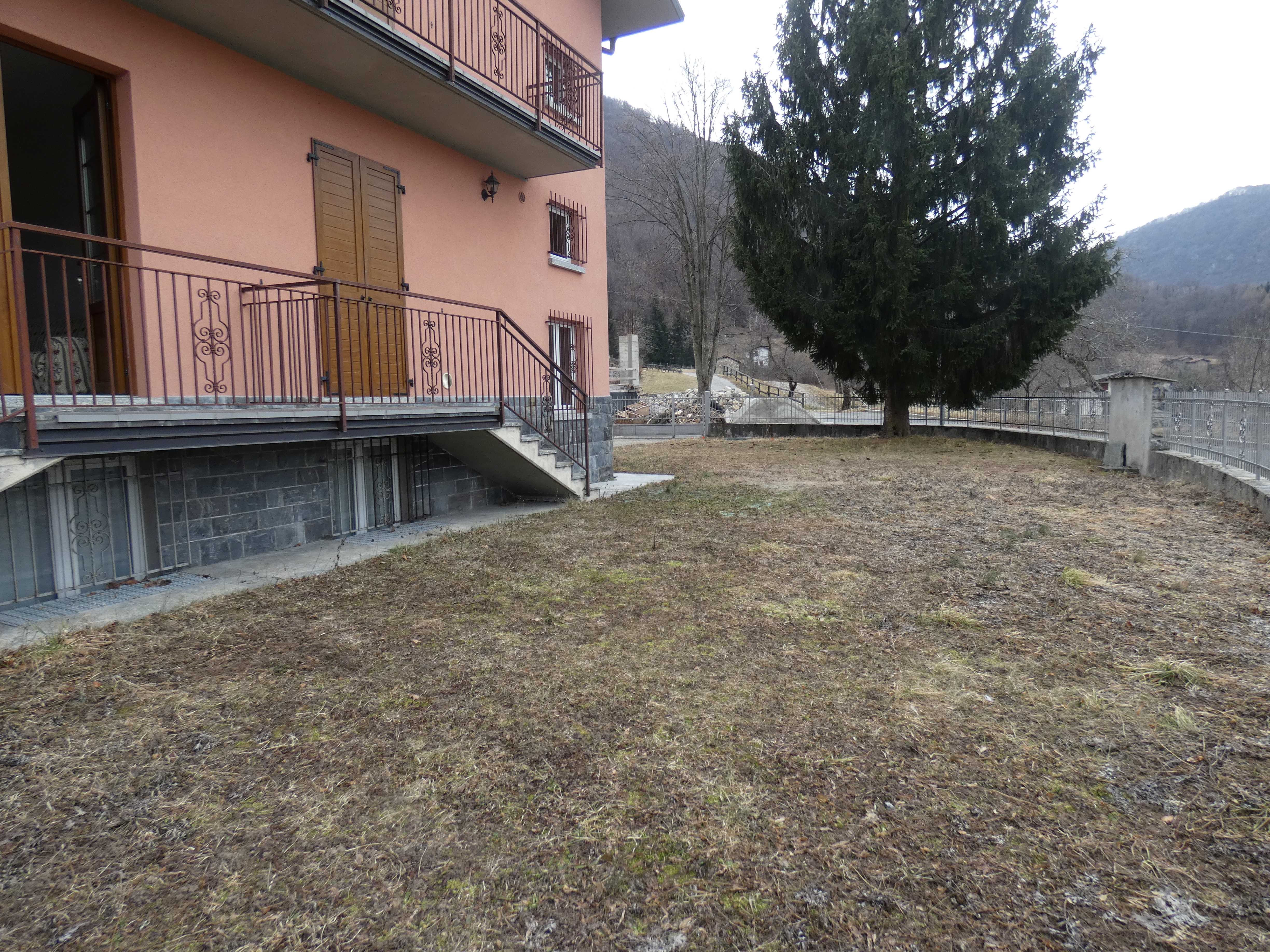 Esino Lario (Lc) : Appartamento arredato con giardino di propriet