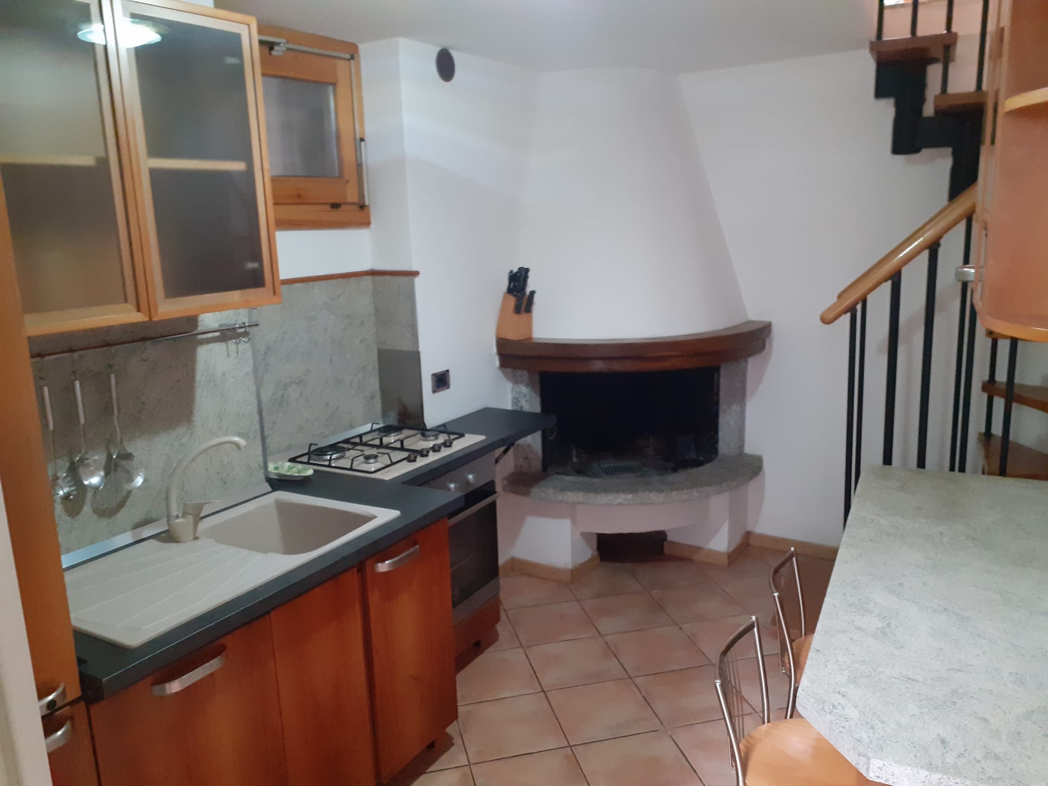 Oliveto Lario (LC) (Fr. Limonta). Porzione di Casa cielo terra ristrutturata 