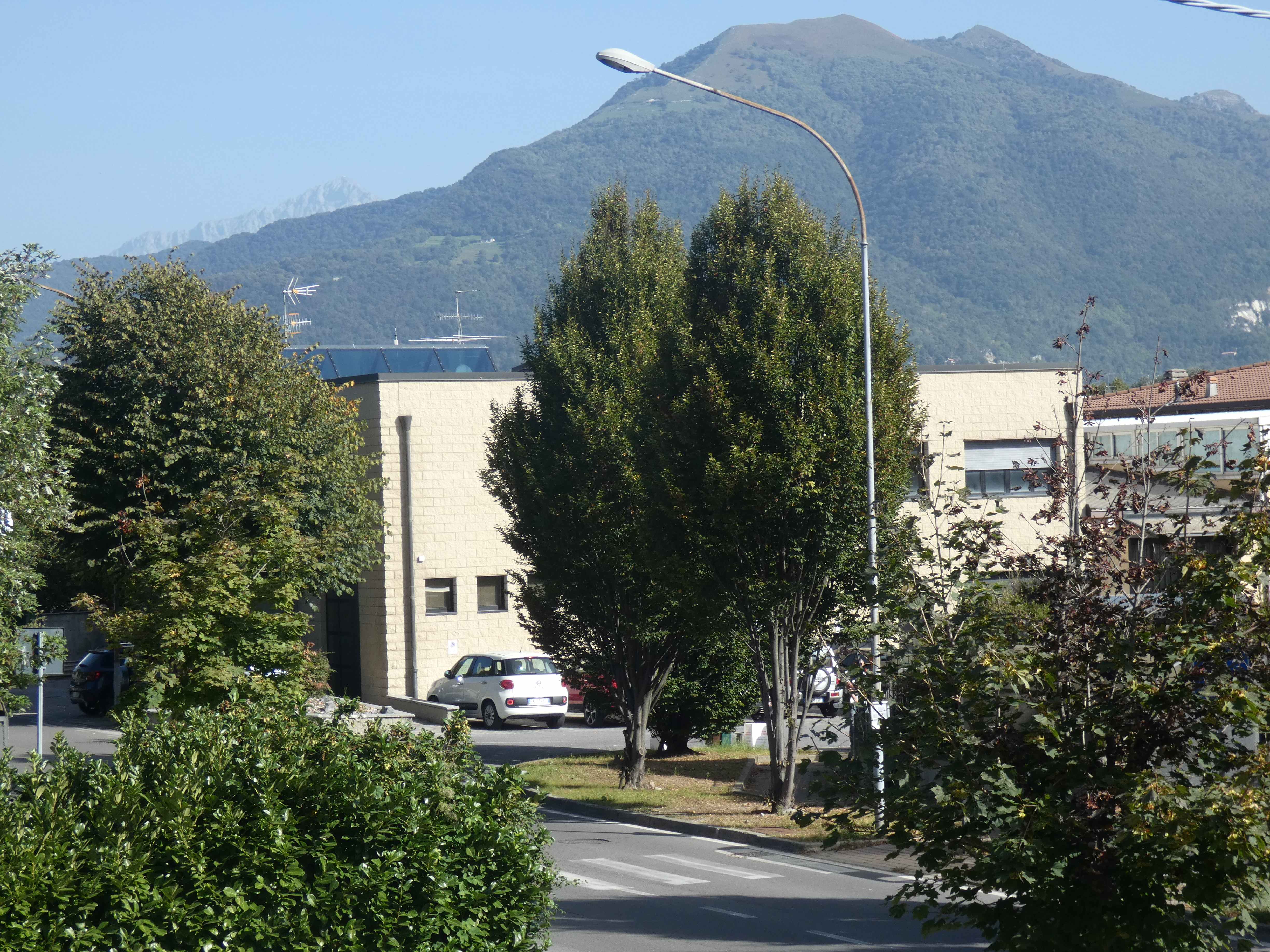 Merone (Co): Trilocale di ampia metratura con box 