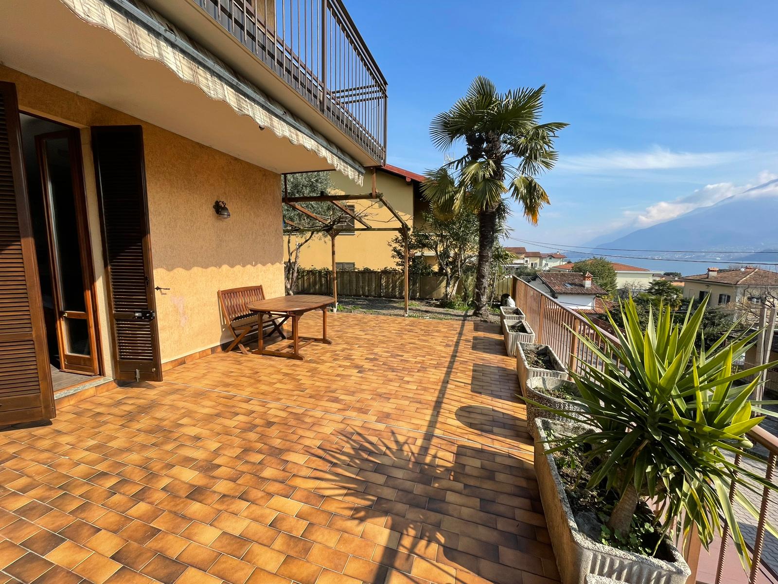 Domaso (Co) : Trilocale in zona centrale con vista lago ed area esterna
